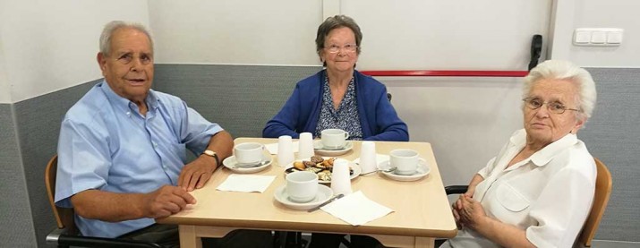 Pilar Garaiburuk 103 urte bete ditu Villabonako adinduentzako Santiago Egoitzan