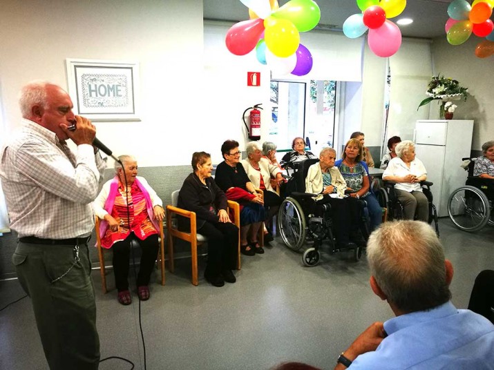 Pilar Garaiburuk 103 urte bete ditu Villabonako adinduentzako Santiago Egoitzan