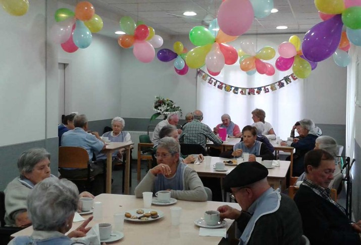 Pilar Garaiburuk 103 urte bete ditu Villabonako adinduentzako Santiago Egoitzan