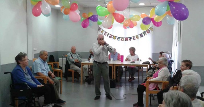 Pilar Garaiburuk 103 urte bete ditu Villabonako adinduentzako Santiago Egoitzan