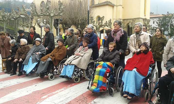 Villabonako Santiago Egoitza inauteriz jantzi da Villabonako Santiago Egoitza inauteriz jantzi da