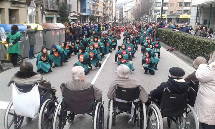 Villabonako Santiago Egoitza inauteriz jantzi da Villabonako Santiago Egoitza inauteriz jantzi da