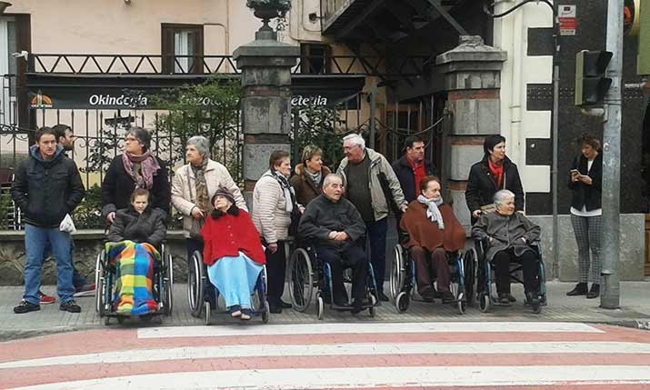 Villabonako Santiago Egoitza inauteriz jantzi da Villabonako Santiago Egoitza inauteriz jantzi da