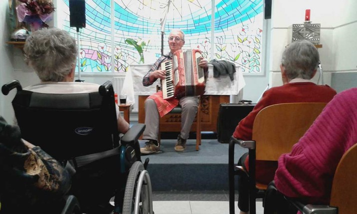 Las Residencias y Centros de Día de Aita Menni conmemoran a San Benito Menni Concierto de acordeón en la Residencia geriátrica Santiago de Villabona