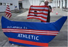 Gabarra prest daukagu Barandiaran Egoitzan Animando al Athletic