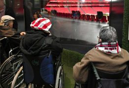 Visita a San Mamés del Taller de Reminiscencia y Fútbol de la Residencia Barandiaran
