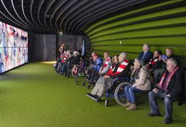 Visita a San Mamés del Taller de Reminiscencia y Fútbol de la Residencia Barandiaran