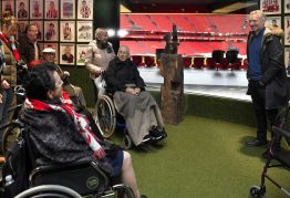 Visita a San Mamés del Taller de Reminiscencia y Fútbol de la Residencia Barandiaran