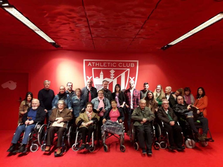 Visita a San Mamés del Taller de Reminiscencia de la Residencia de la tercera edad Txurdinagabarri de Bilbao