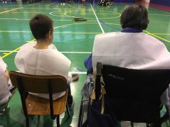 En las "All-Impiadas" intergeneracionales del Colegio Berrio-Otxoa La Residencia de mayores Txurdinagabarri, en las "All-Impiadas" del colegio Berrio-Otxoa