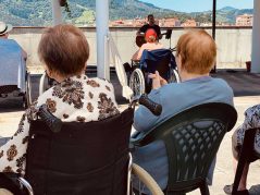 Bilbainadas y canciones populares con Arotza Residencia de mayores Txurdinagabarri: Concierto de Artoza