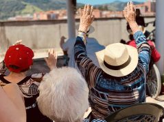 Bilbainadas y canciones populares con Arotza Residencia de mayores Txurdinagabarri: Concierto de Artoza
