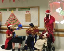Cuentacuentos navideño en la Residencia de mayores Txurdinagabarri
