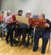 Cuentacuentos navideño en la Residencia de mayores Txurdinagabarri