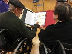 Cuentacuentos navideño en la Residencia de mayores Txurdinagabarri