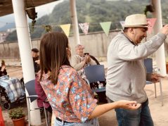 Fiesta tropical en Txurdinagabarri FIesta tropical en la Residencia de la tercera edad Txurdinagabarri