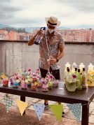 Fiesta tropical en Txurdinagabarri FIesta tropical en la Residencia de la tercera edad Txurdinagabarri