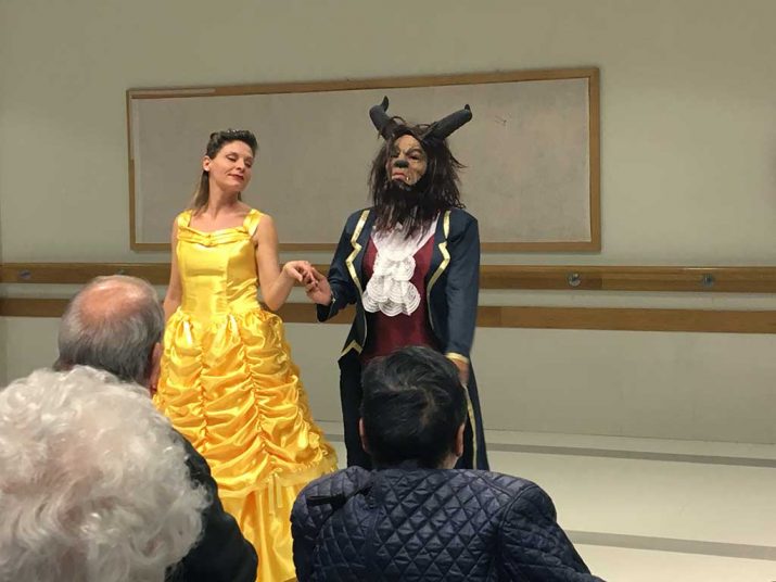 Cuentos clásicos en Txurdinagabarri, de la mano de Doris Palao Cuentos clásicos en la Residencia de mayores Txurdinagabarri