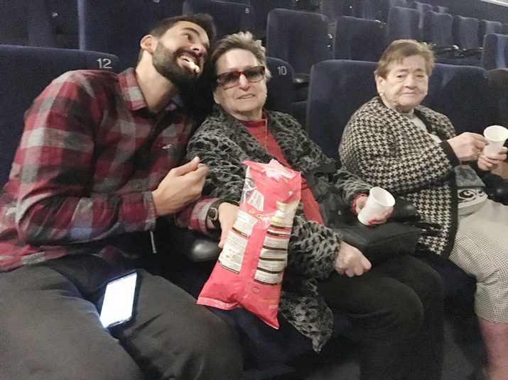 La Residencia de mayores Txurdinagabarri va al cine