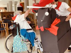 El encierro vuelve a recorrer Txurdinagabarri San Fermín 2021 en la Residencia de mayores Txurdinagabarri