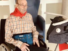 Berriro jantzi dugu sanferminetako zapi gorria Sanfermin Txurdinagabarri Adinekoen Egoitzan
