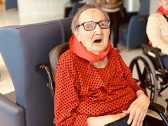 Berriro jantzi dugu sanferminetako zapi gorria Sanfermin Txurdinagabarri Adinekoen Egoitzan