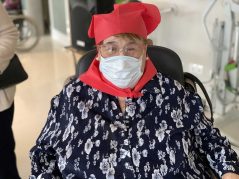 Berriro jantzi dugu sanferminetako zapi gorria Sanfermin Txurdinagabarri Adinekoen Egoitzan