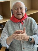 Berriro jantzi dugu sanferminetako zapi gorria Sanfermin Txurdinagabarri Adinekoen Egoitzan