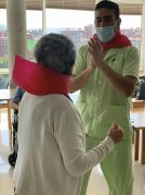 Berriro jantzi dugu sanferminetako zapi gorria Sanfermin Txurdinagabarri Adinekoen Egoitzan