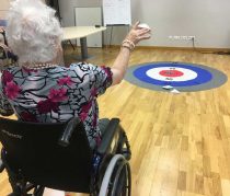 Juegos para personas mayores en la Residencia Txurdinagabarri de Bilbao