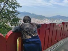 Contemplando Bilbao desde Artxanda  width=