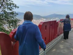 Contemplando Bilbao desde Artxanda  width=