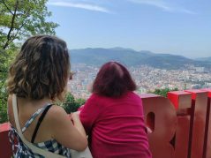 Contemplando Bilbao desde Artxanda  width=