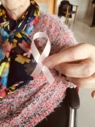 Día Mundial contra el Cáncer de Mama Residencia Txurdinagabarri: Lazos rosas por el cáncer de mama
