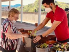 Taller de jardinería en la Residencia de mayores Txurdinagabarri