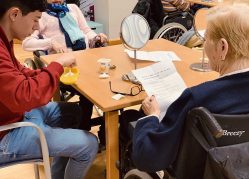 Despedimos con pena y por videollamada el programa intergeneracional Programa intergeneracional 2020 en la Residencia de mayores Txurdinagabarri