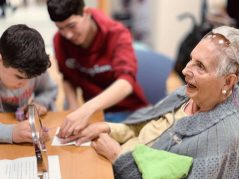 Despedimos con pena y por videollamada el programa intergeneracional Programa intergeneracional 2020 en la Residencia de mayores Txurdinagabarri