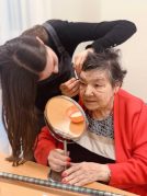 Despedimos con pena y por videollamada el programa intergeneracional Programa intergeneracional 2020 en la Residencia de mayores Txurdinagabarri