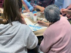 Penaz eta bideodeien bidez despeditu dugu belaunaldien arteko programa Belaunaldien arteko truke programa Txurdinagabarri Egoitzan