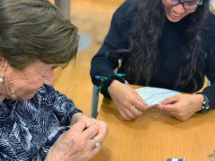 Despedimos con pena y por videollamada el programa intergeneracional Programa intergeneracional 2020 en la Residencia de mayores Txurdinagabarri