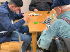 Despedimos con pena y por videollamada el programa intergeneracional Programa intergeneracional 2020 en la Residencia de mayores Txurdinagabarri