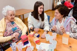Despedimos con pena y por videollamada el programa intergeneracional Programa intergeneracional 2020 en la Residencia de mayores Txurdinagabarri