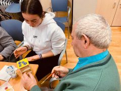 Despedimos con pena y por videollamada el programa intergeneracional Programa intergeneracional 2020 en la Residencia de mayores Txurdinagabarri