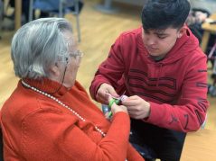 Despedimos con pena y por videollamada el programa intergeneracional Programa intergeneracional 2020 en la Residencia de mayores Txurdinagabarri
