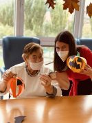 Gau Beltza - Santu Guztien Egunean primeran pasatu genuen Halloween y Todos los Santos en la Residencia Txurdinagabarri