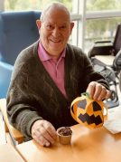 Gau Beltza - Santu Guztien Egunean primeran pasatu genuen Halloween y Todos los Santos en la Residencia Txurdinagabarri