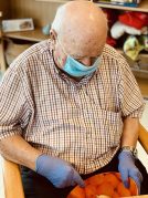 Gau Beltza - Santu Guztien Egunean primeran pasatu genuen Halloween y Todos los Santos en la Residencia Txurdinagabarri