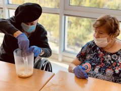 Gau Beltza - Santu Guztien Egunean primeran pasatu genuen Halloween y Todos los Santos en la Residencia Txurdinagabarri