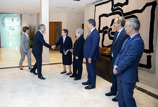 El lehendakari recibe a Hermanas Hospitalarias Aita Menni El lehendakari recibe a Hermanas Hospitalarias Aita Menni