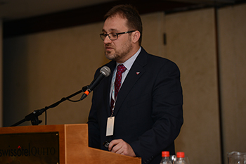 Un momento de la disertación del doctor Juan Ignacio Marín  Juan-Marín